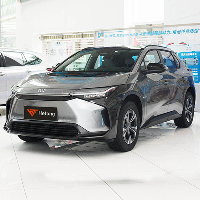 Personal Toyota Bz4X Elektro-SUV mit großer Kapazität und in Rot/Blau