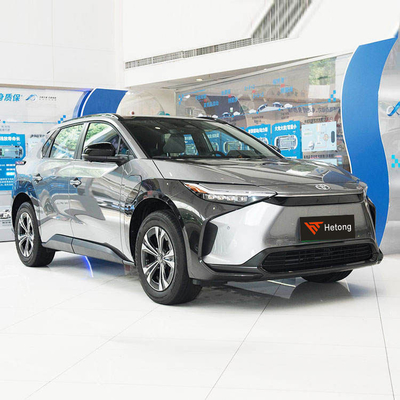 Personal Toyota Bz4X Elektro-SUV mit großer Kapazität und in Rot/Blau