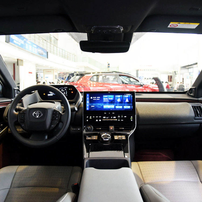 Personal Toyota Bz4X Elektro-SUV mit großer Kapazität und in Rot/Blau