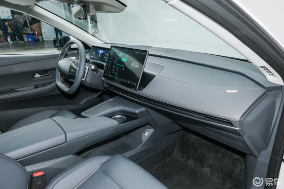 Elektro-SUV-Autos 4X4 Links Auto Changan Blau Sl03 Großer Raum Erwachsene Maximalleistung 190kW