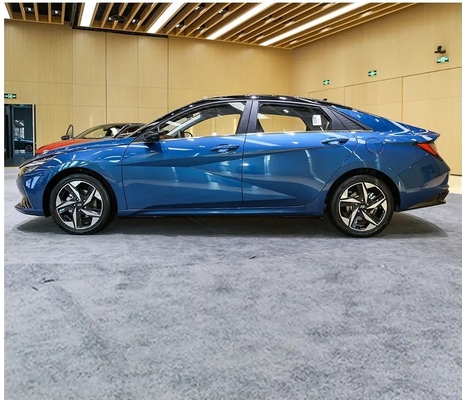 Hyundai Elantra 5-Sitzer Luxus Benzin Limousine für hohe Geschwindigkeit und leistungsstarke Leistung