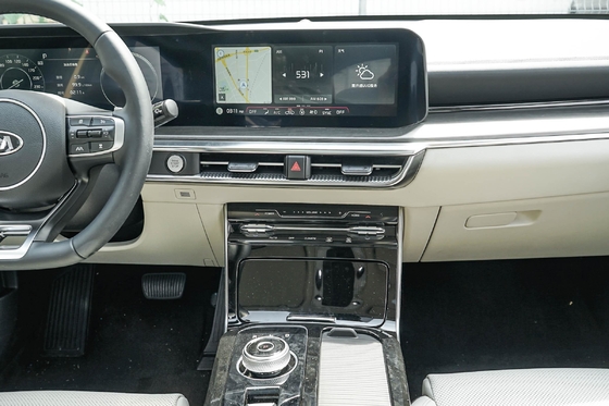 Kia K5 Limousine 4 Türen 5 Sitze Linkslenken Benzinfahrzeuge 176kw Höchstgeschwindigkeit 220 Leistung