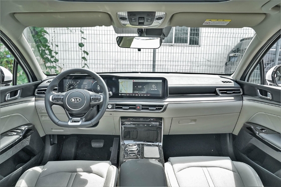 Kia K5 Limousine 4 Türen 5 Sitze Linkslenken Benzinfahrzeuge 176kw Höchstgeschwindigkeit 220 Leistung