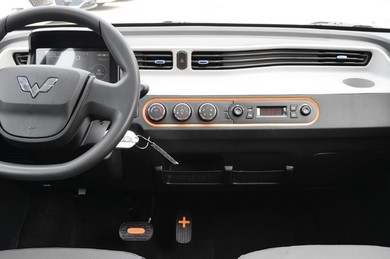 Wuling Hongguang Mini Ev mit Macarone Zweifachfahrzeug mit geräumigem Innenraum