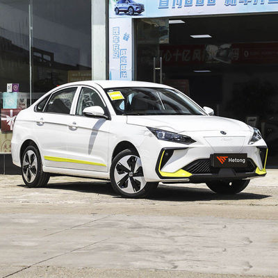 Dongfeng E70 Pro Hochgeschwindigkeits-Elektrofahrzeug mit 5 Sitzplätzen und Lithiumbatterie