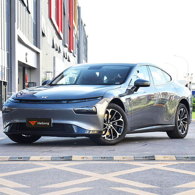 2022 Xpeng P7 586G Elektrofahrzeug 4 Räder 5 Sitzplätze Hochgeschwindigkeit Rot/Weiß Chinesische Autos
