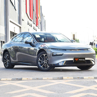 2022 Xpeng P7 586G Elektrofahrzeug 4 Räder 5 Sitzplätze Hochgeschwindigkeit Rot/Weiß Chinesische Autos