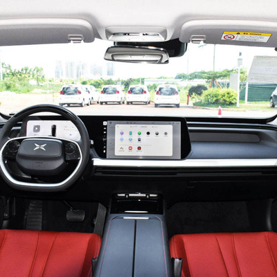 2022 Xpeng P7 586G Elektrofahrzeug 4 Räder 5 Sitzplätze Hochgeschwindigkeit Rot/Weiß Chinesische Autos