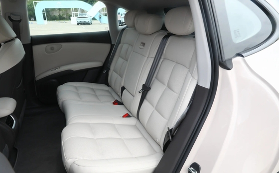 2023 High Power 4WD Zhiji LS6 EV Sportwagen mit reiner elektrischer Reichweite von 560-702 km