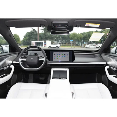 2024 Xpeng P7 5-Sitzer 2WD Energiewagen Auto mit Linksherren in Schwarz/Rot/Weiß